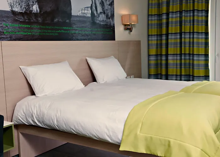 Otel Santana & St. Paul's Bay