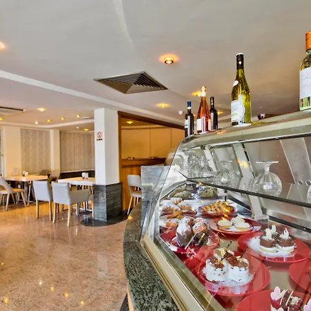 桑塔纳酒店 酒店 4*