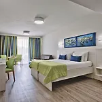 Otel Santana &